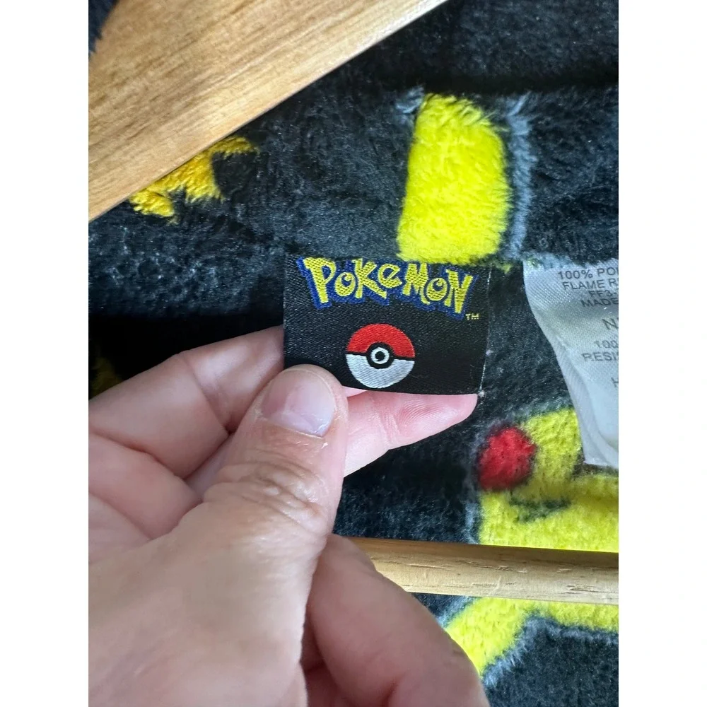 Pokemon‎ Robe Kids 8 Black Pikachu All Over Print Fleece Bathrobe PK259BRDWM
